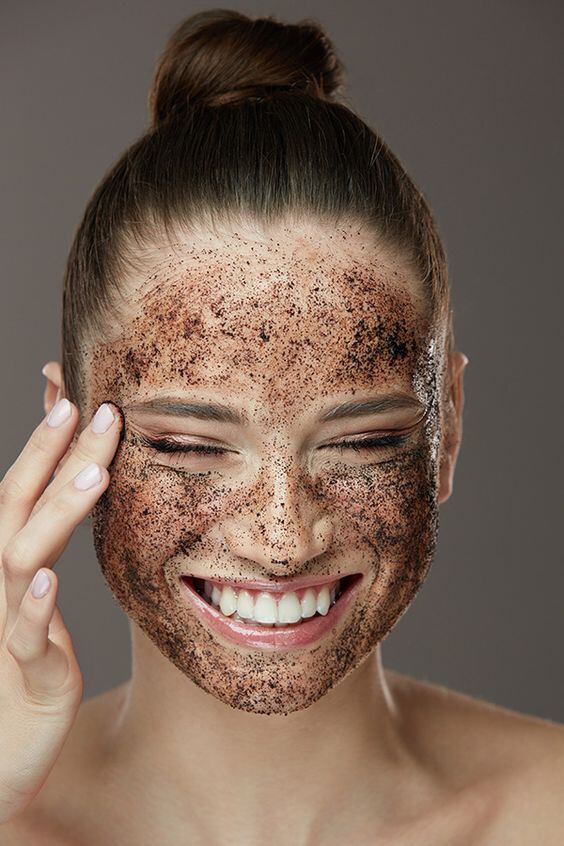 Exfoliación antes y después del bronceado.