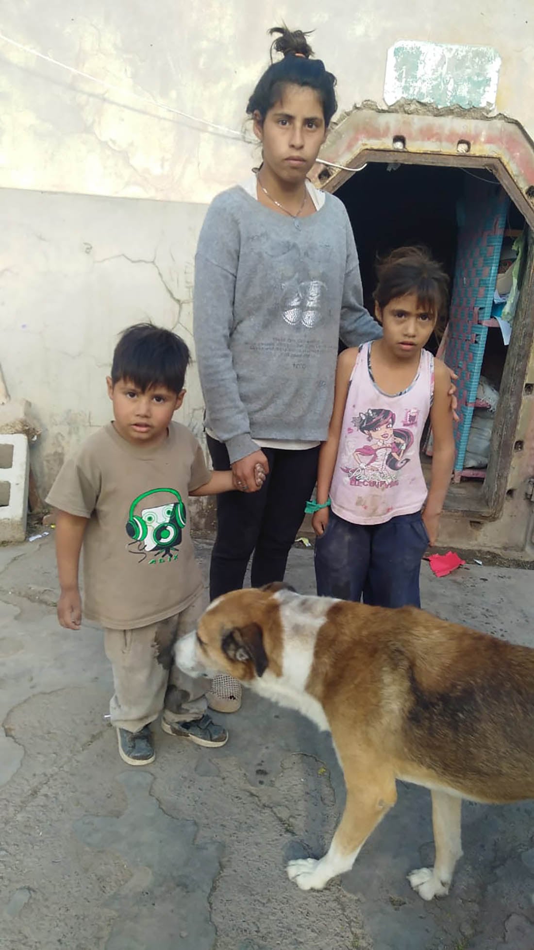 Desde hace un año, Rosa y sus hijos habitan las viejas instalaciones.