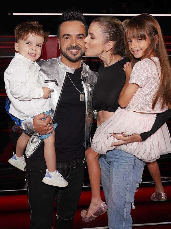 
    Luis Fonsi con su familia.
   