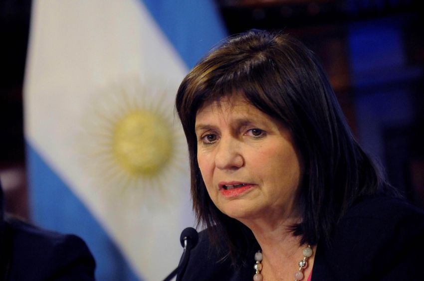 
"Todo el clan mafioso de gitanos detenidos. ¡El que las hace las paga!".  | Patricia Bullrich Min. de Seguridad, en Twitter
   