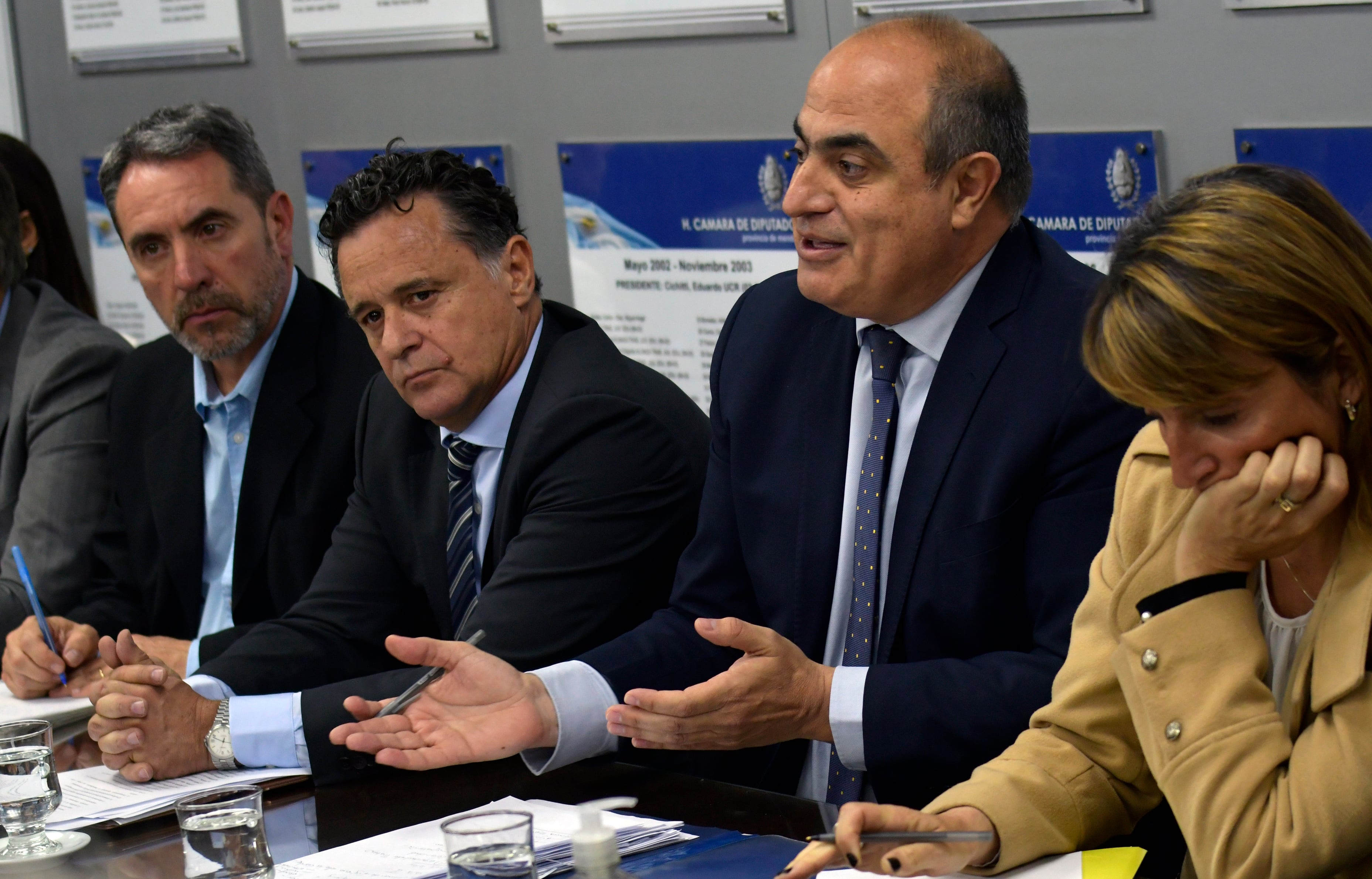 Ministros de la Suprema Corte expusieron sobre la reforma de la Suprema Corte

Los Ministro de la Suprema Corte, Omar Palermo y Mario Adaro, se presentaron ante los diputados y senadores dentro de la comisión de Legislación y Asuntos Constitucionales (LAC). 


Foto: Orlando Pelichotti
