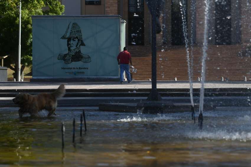 
Parque Cívico. En 2012 fue inaugurado este espacio para exponer la bandera del ejército libertador y dos estandartes españoles. | José Gutiérrez / Los Andes
   