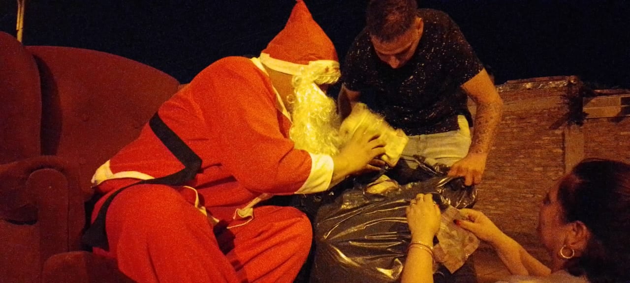 Amarga Navidad que todavía puede salvarse: en medio de la lluvia, robaron los juguetes en un comedor. Foto: Gentileza Horneritos.