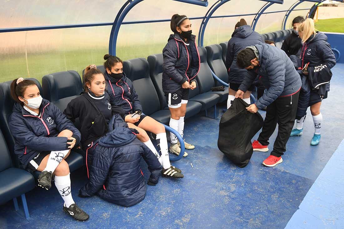 El banco de suplentes de las Pumas.