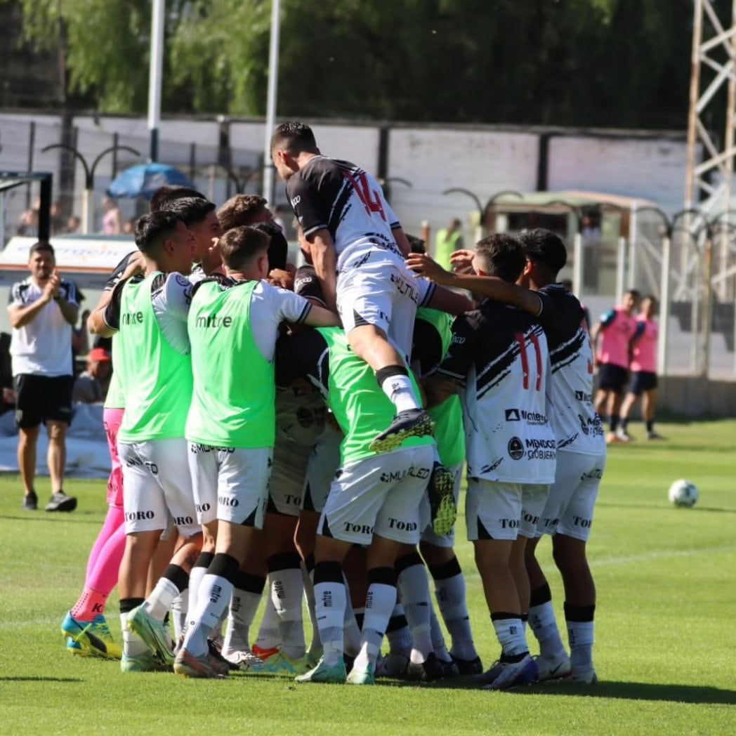 Gimnasia goleó a Brown de Puerto Madryn y se clasificó al Reducido por el segundo ascenso / Prensa Gimnasia.