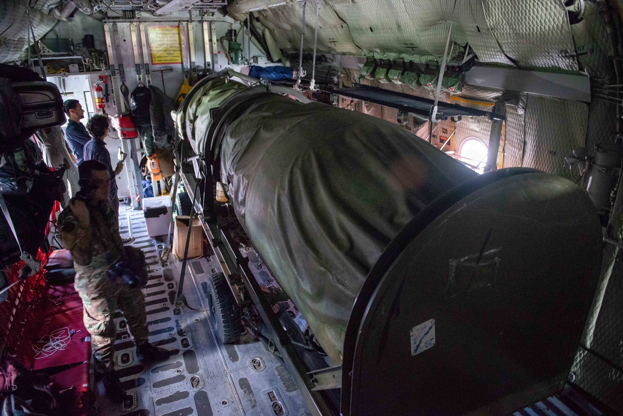 Llegó en partes el primer caza F-16 adquirido por Argentina: lo usarán como “modelo” de entrenamiento. Foto: Ministerio de Defensa.