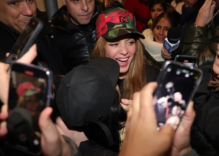 Shakira salió a saludar a sus fans en su cumpleaños.