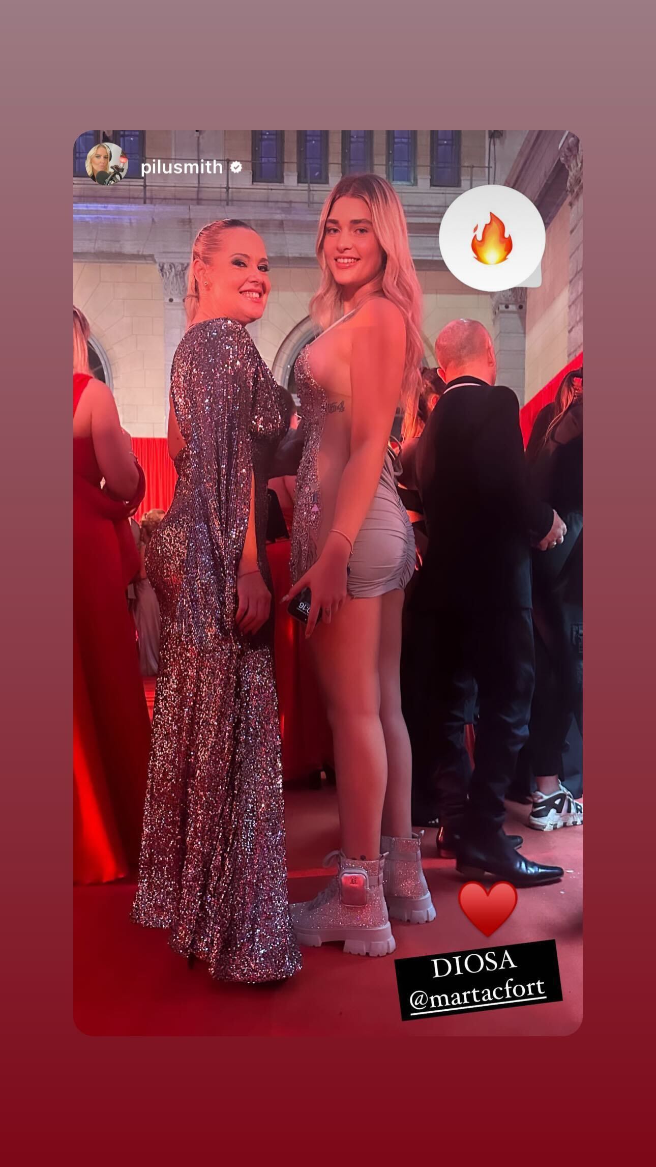 Marta Fort cautivó a todos con su look platinado para la gala de la Revista CARAS.