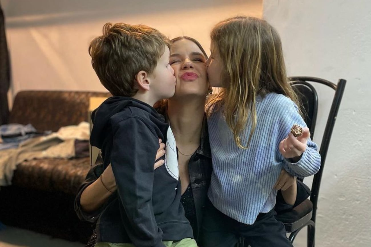 Marcela Kloosterboer y sus hijos, Juana y Otto