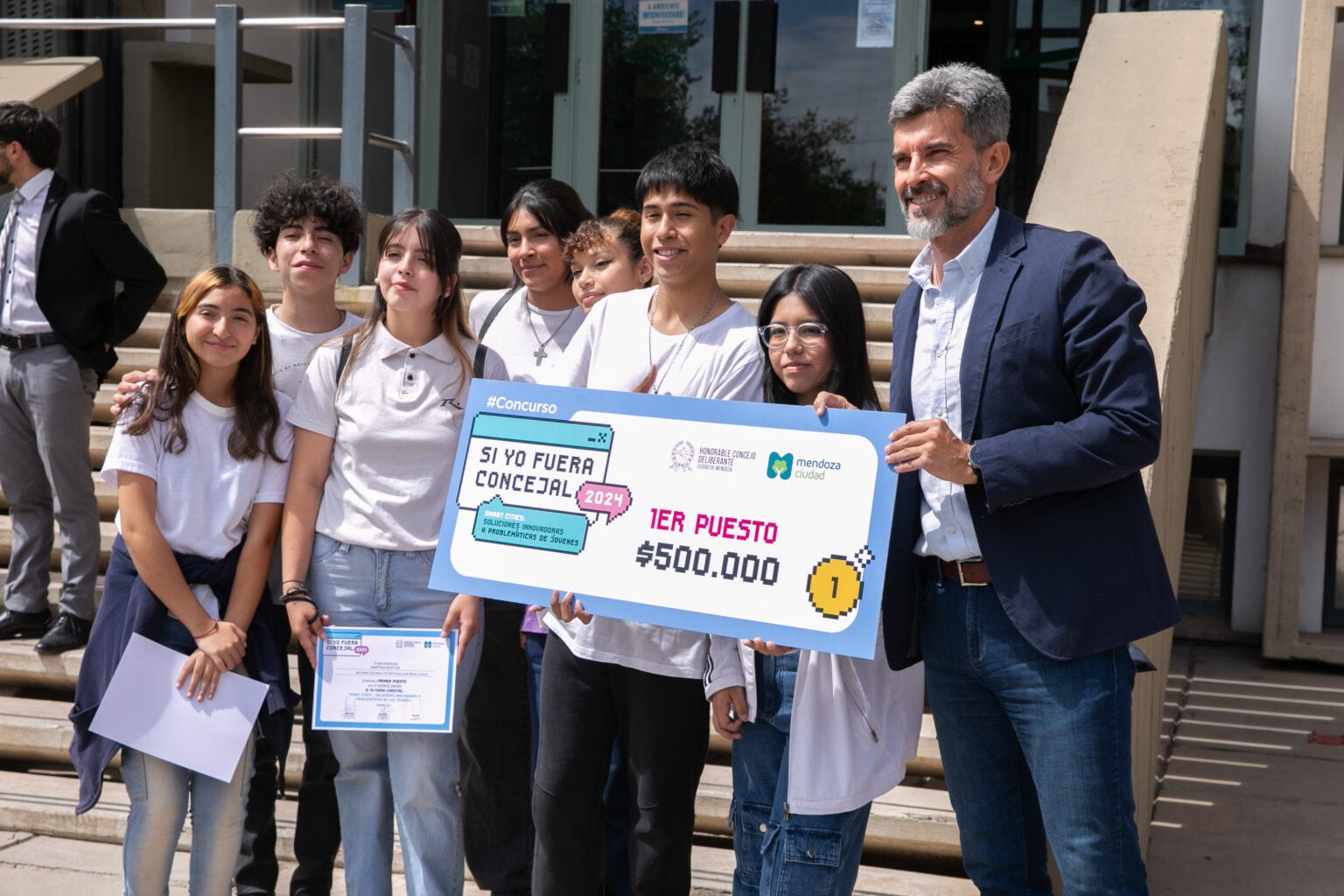 El intendente Ulpiano Suarez participó de la premiación a los ganadores del concurso municipal “Si yo fuera concejal”