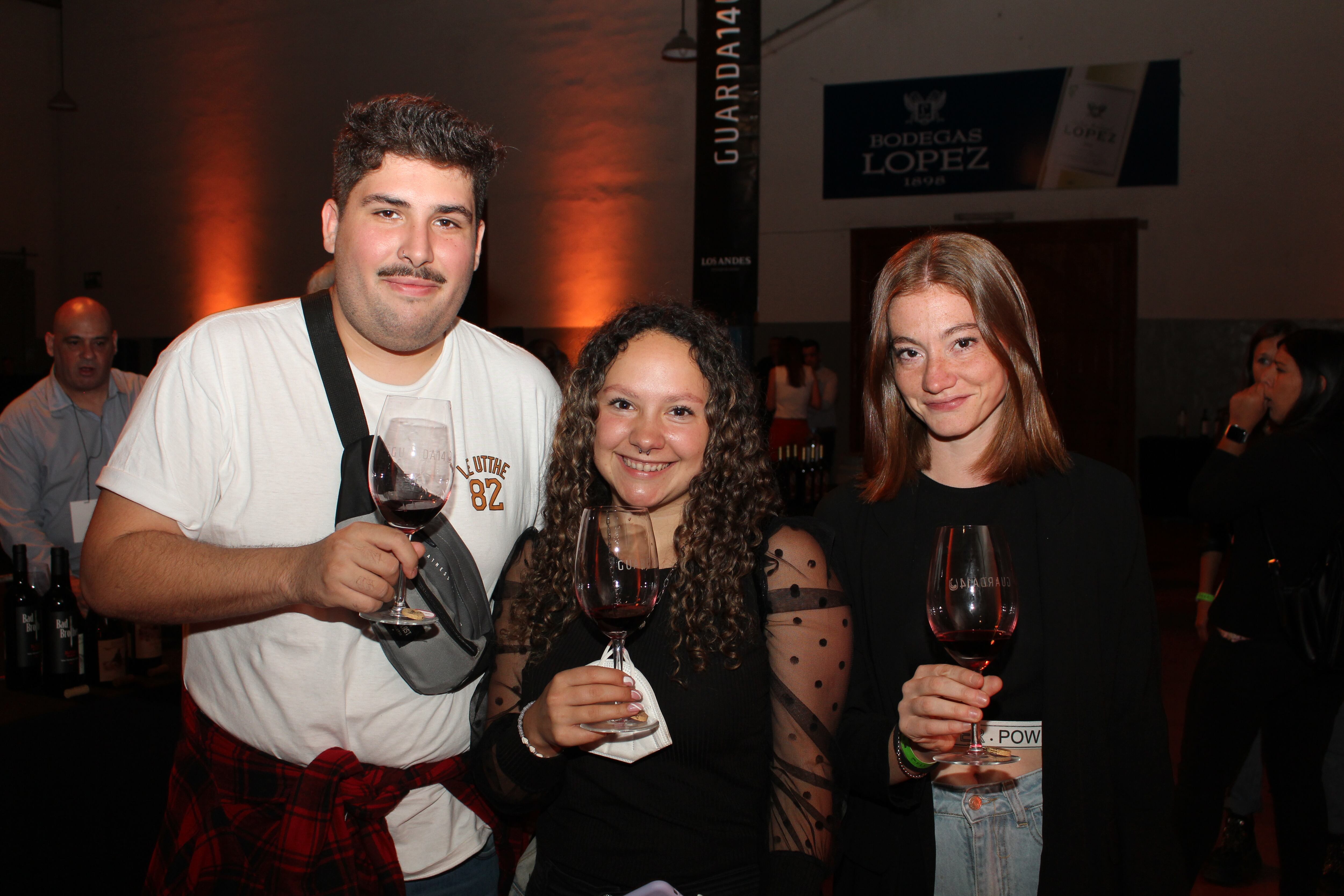 Brian Gelvez, Abigail Olguin y Agustina Dotta.