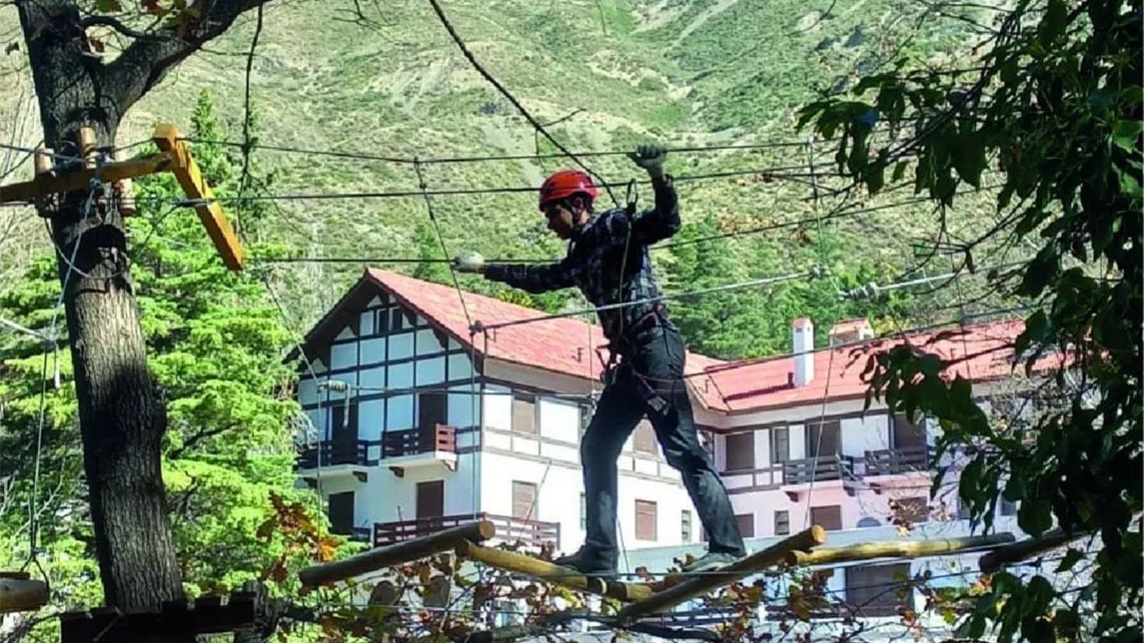 El paseo suma senderos de altura entre la frondosa arboleda. | Foto: gentileza Villavicencio