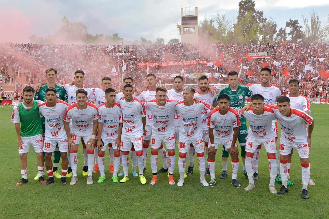 Torneo Federal A
El Club Huracán Las Heras le ganó al Atlético San Martín 1-0 en el regreso del “Chacarero” al Torneo Federal A en un estadio Malvinas Argentinas con los dos públicos.

Foto: Orlando Pelichotti