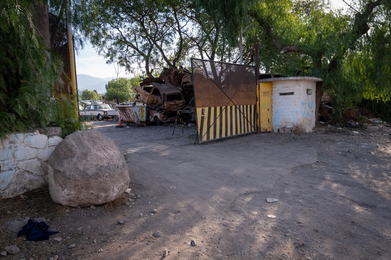 Playa San Agustín, Ciudad 
A fin de año la Municipalidad de Capital compactara unos 8000 mil autos de la Playa San Agustín
    
Foto: Ignacio Blanco / Los Andes