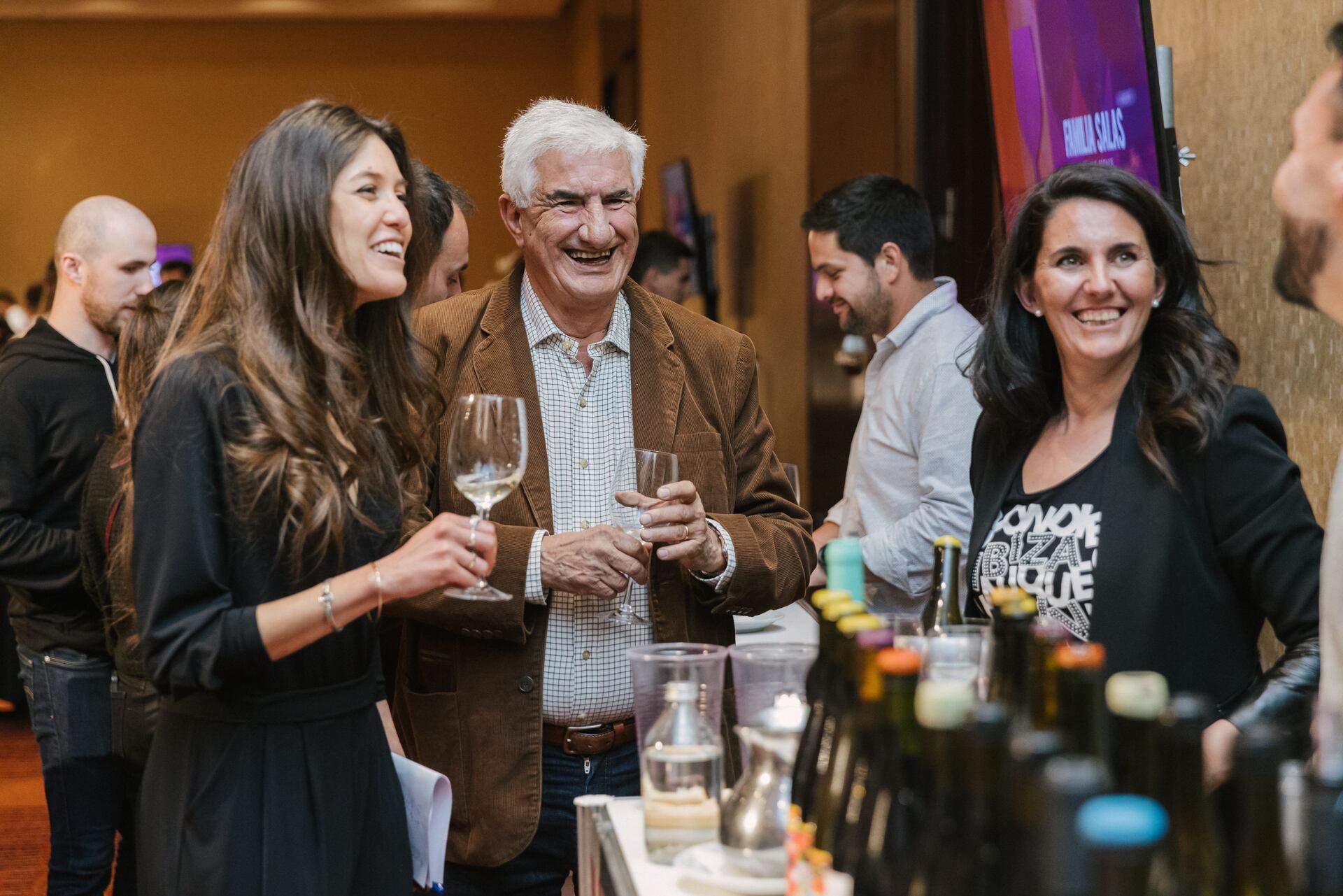 Jorge Riccitelli contó entretenidas anécdotas sobre sus vinos.