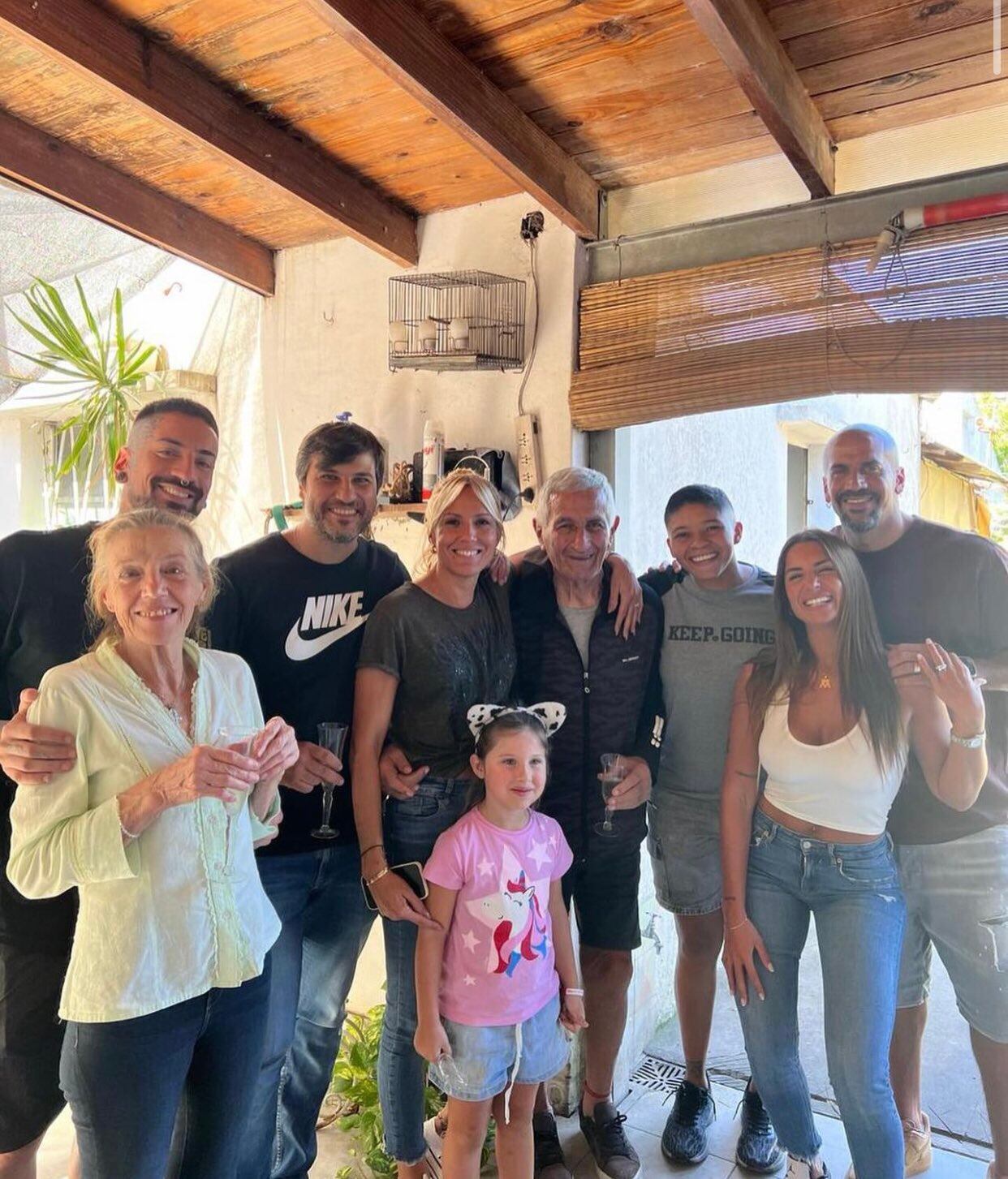 Foto de la familia Verón con la pareja de "La Bruja". Foto: Instagram.