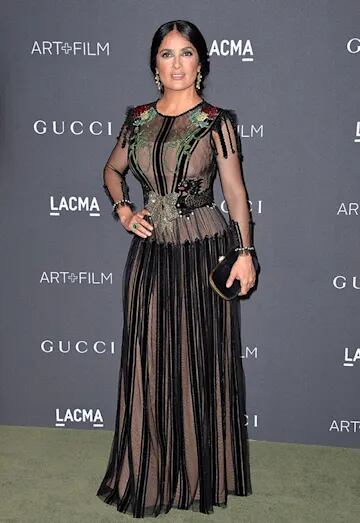 Salma Hayek posó bella con transparencias.