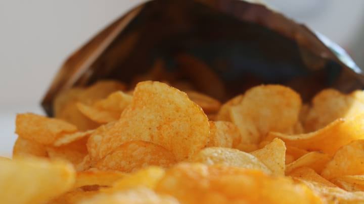 Esta es la receta de los chips de papas saludables.