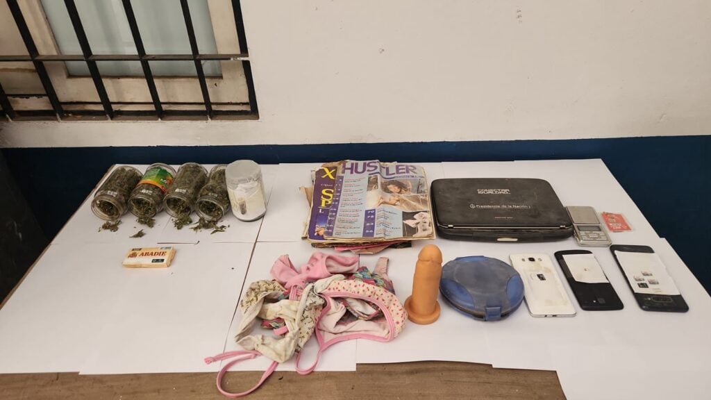 Durante el allanamiento realizado en Lavalle, se secuestró una computadoras, CD´s y tarjetas de memoria llenas de material de abuso sexual infantil, entre otras cosas.