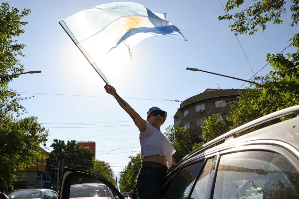 Varios simpatizantes peronistas participaron de la caravana en Mendoza por el Día de la Lealtad.