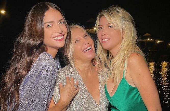 Zaira y Wanda Nara junto a su madre.