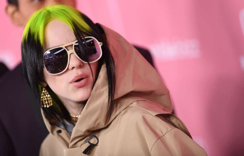 
Billie Eilish. Se produce a sí misma, junto a su hermano, y se vale de las redes sociales para proyectarse al estrellato.
