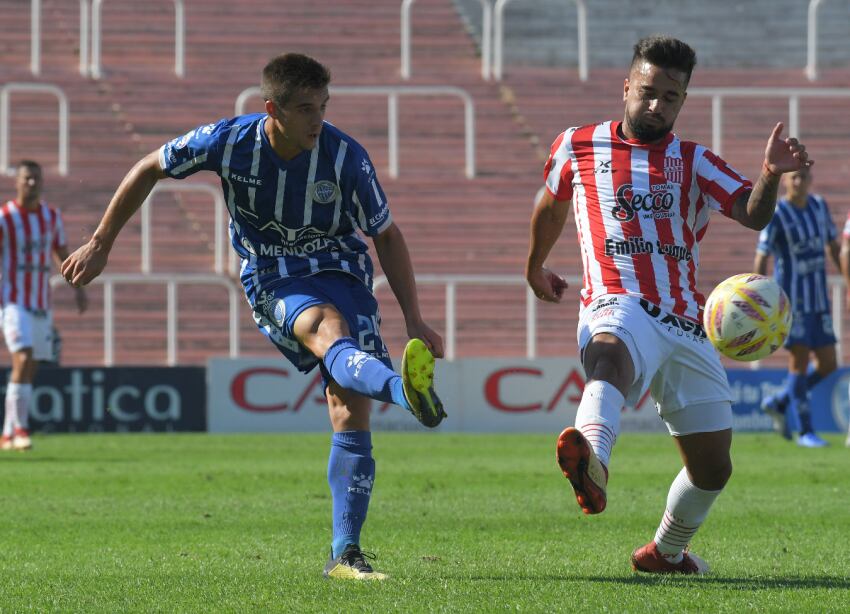 
El ‘Facha’ Gutiérrez manda el centro. El ex Racing se fue sustituido por Facundo Barboza.  | Orlando Pelichotti / Los Andes
   