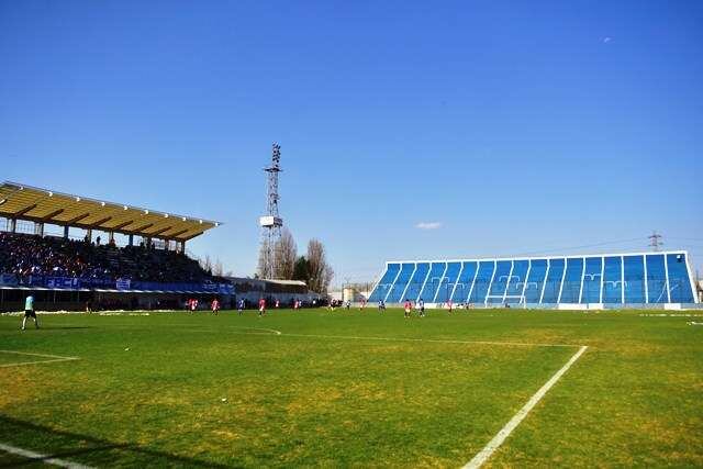 
    La tribuna Oeste del Feliciano Gambarte lució repleta. / LOS ANDES.
   