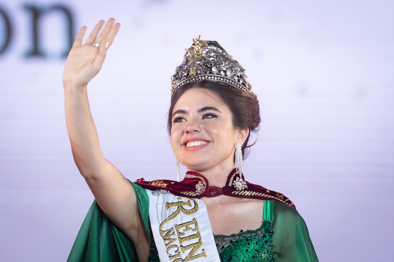 Vendimia 2023 Teatro griego Frank Romero Day
Ana Laura Verde, de La Paz, es la nueva Reina Nacional de la Vendimia y Gemina Navarro de Tupungato Virreina Nacional 

Foto: Ignacio Blanco / Los Andes 