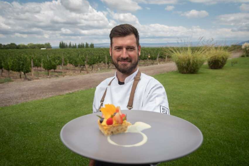 
75 Dólares por persona. Comer en el restaurante Siete Fuegos de Francis Mallman cuesta 75 dólares por persona, más la bebida.   | Igancio Blanco / Los Andes
   