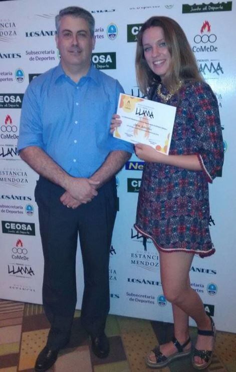 
    Sofía recibió una distinción de los Premios Llama, que entrega diario los Andes y la Comede.
   