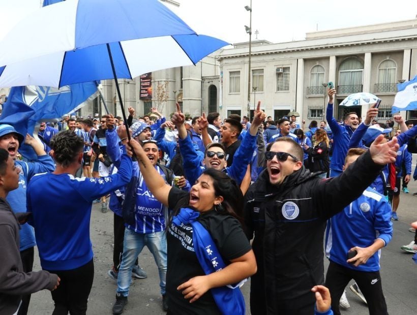 
Más de 4 mil hinchas acompañaron al Tomba. | Diego Bautista / Los Andes
   