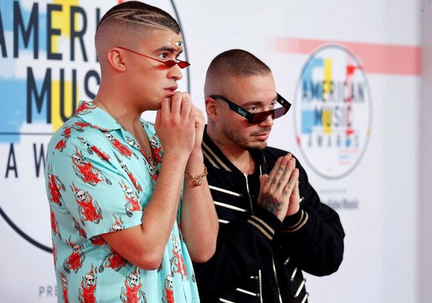 
    Latinos en los AMAs. Bad Bunny y J Balvin dieron el presente.
   