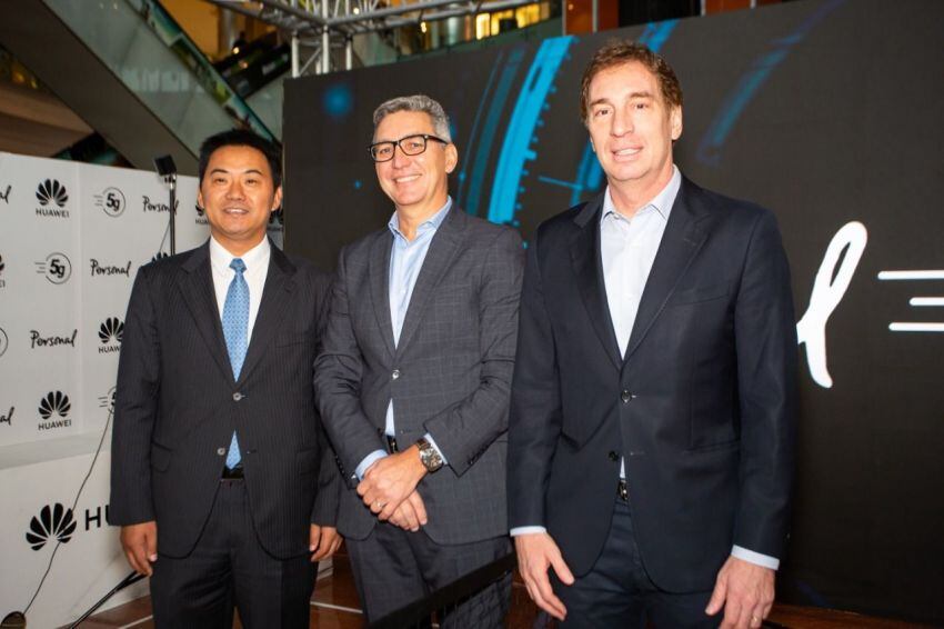 
Weixinju, CEO de Huawei Argentina y Carlos Moltini, CEO de Telecom, de Argentina junto al vicejefe de Gobierno de la Ciudad, Diego Santilli.
