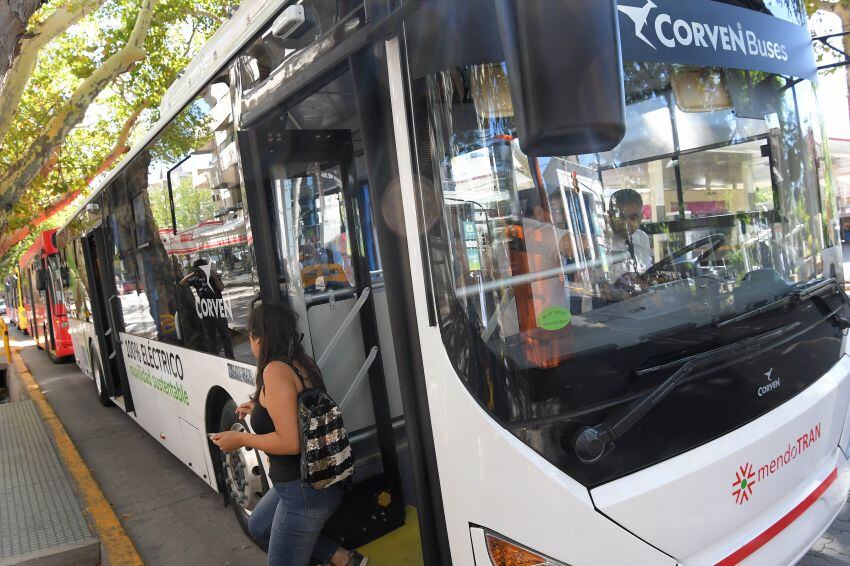 
El bus eléctrico rodó ayer por primera vez. | Orlando Pelichotti / Los Andes
   