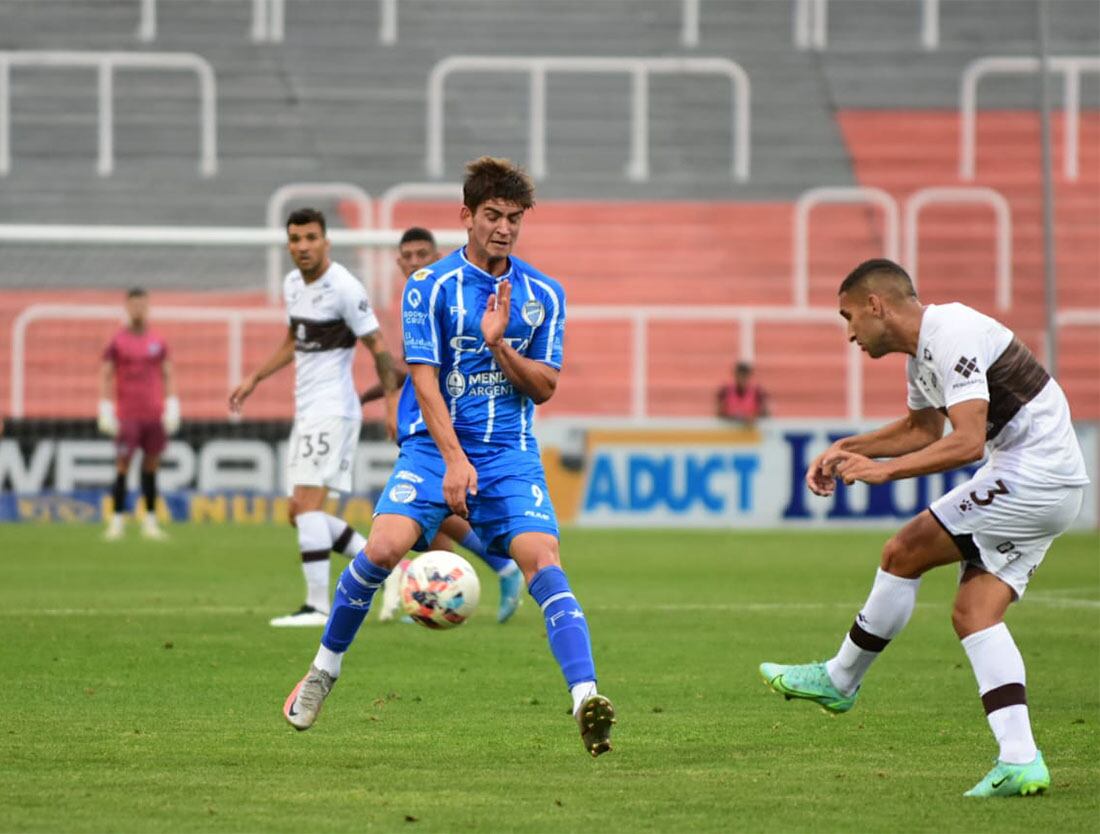 Godoy Cruz Antonio  Tomba vs Platense en el estadio Malvinas Argentinas/ Mariana Villa ( Los Andes). 