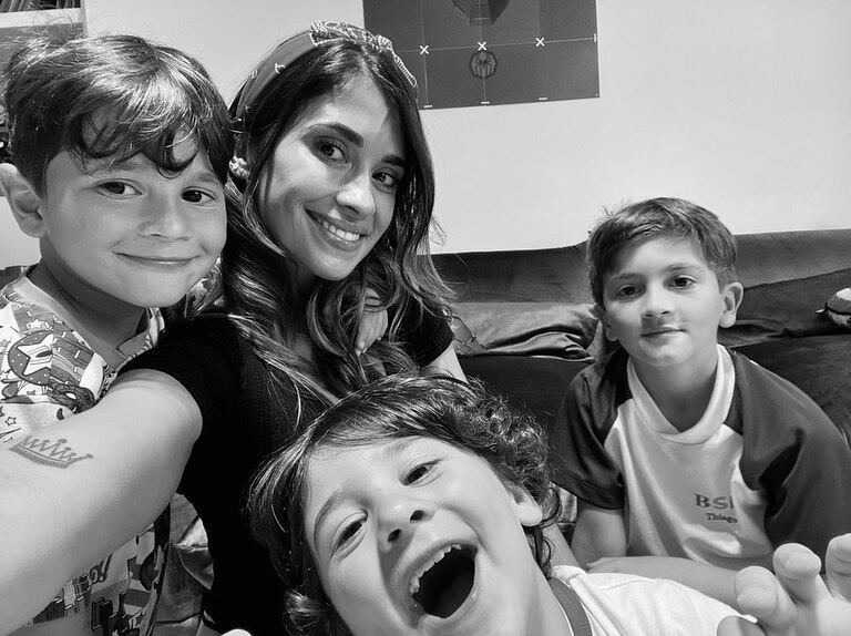 Antonela Roccuzzo y una foto de sus hijos haciendo fiaca antes de ir a la escuela