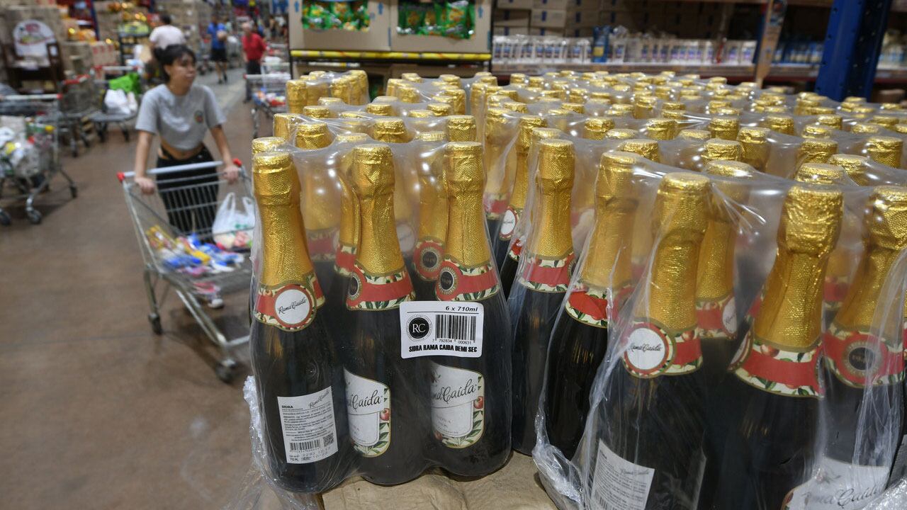 Productos de la canasta navideña. | Foto: José Gutiérrez / Los Andes