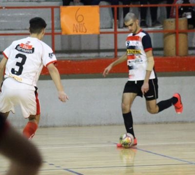 
    Regatas venció a Villa Malcolm de Metropolitana.
   