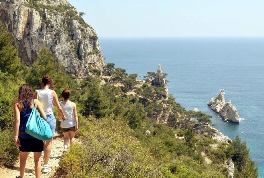 
En el Parque Nacional se puede hacer trekking, mountain bike y buceo. | Médiathèque des Bouches du Rhône
   