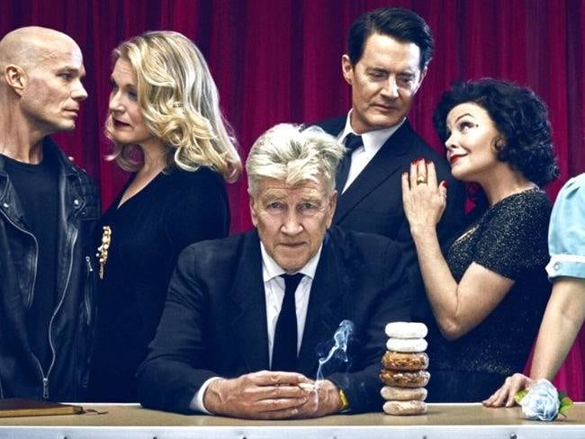 David Lynch junto a los protagonistas de serie de culto Twin Peaks