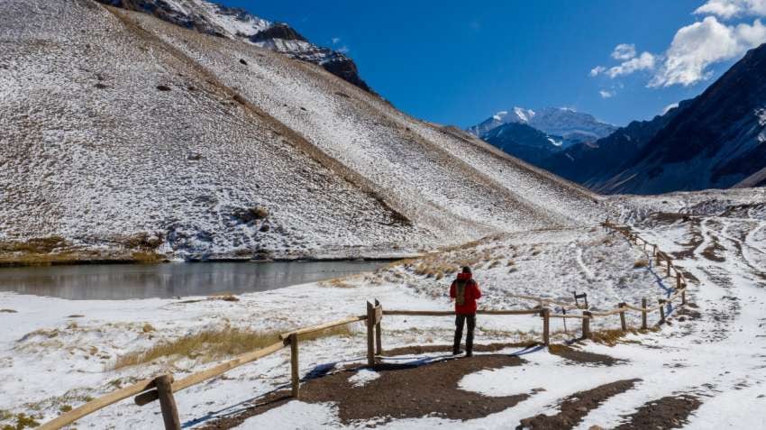 
    En el ingreso al Parque Aconcagua la nieve regala una imagen preciada. - Ignacio Blanco / Los Andes
   