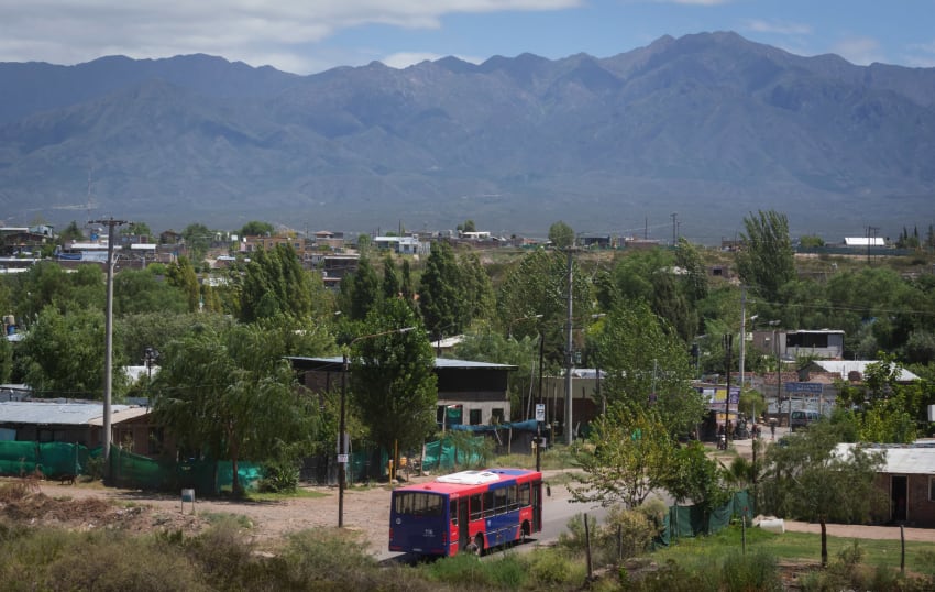 
    Evalúan construir pozos de infiltración y trampas de agua con el objetivo de retener el agua en la zona en vez de drenarla. - Ignacio Blanco / Los Andes
   