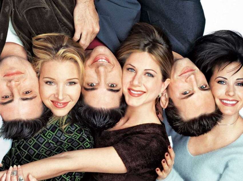 
    Quizás “Friends” no tenía los libros perfectos de “Seinfeld”, pero allí residía su encanto.
   