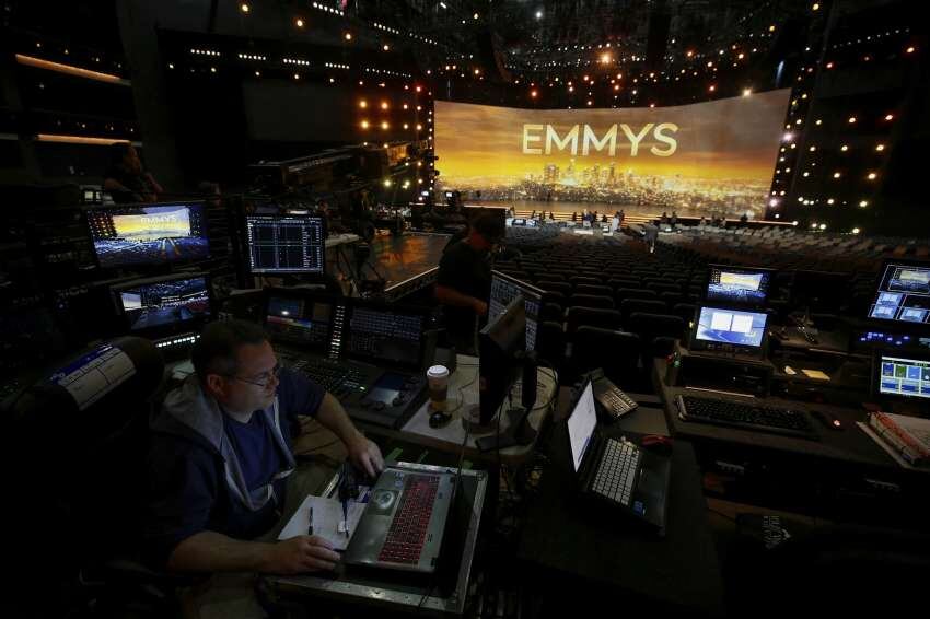 
Alta Producción. La transmisión televisiva de los Emmy tiene un nivel prodigioso de trabajo. | Gentileza
   