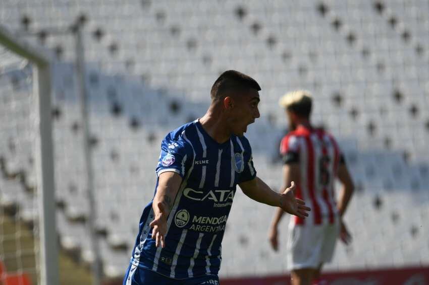 
El Segundo. Henriquez también celebró. En 2016 también había marcado.  | José Gutiérrez / Los Andes
   