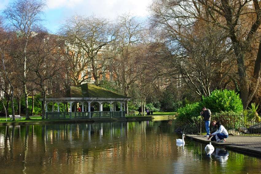 
Paisaje bucólico. El bello Parque St. Stephen´s Green | Gentileza / Ireland.com
   