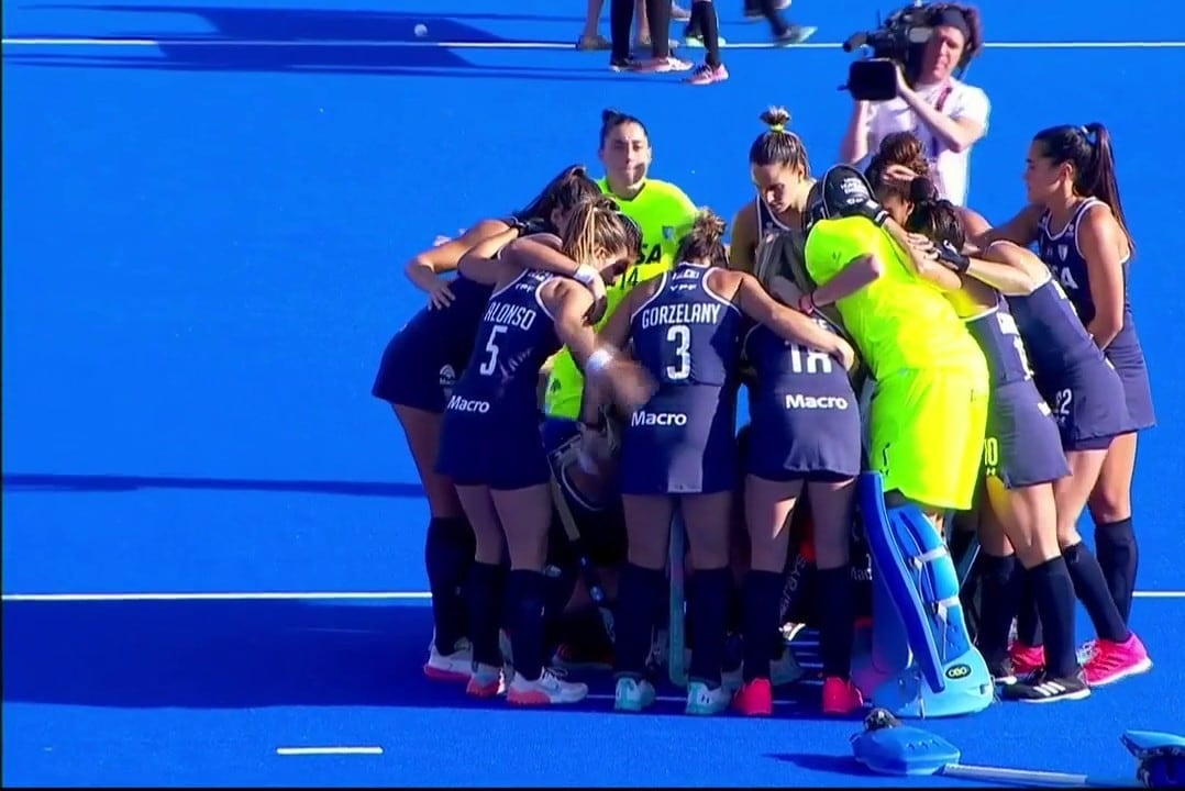 Las Leonas juegan con Inglaterra por un lugar en las semifinales del Mundial de España-Países Bajos. (Captura de TV)