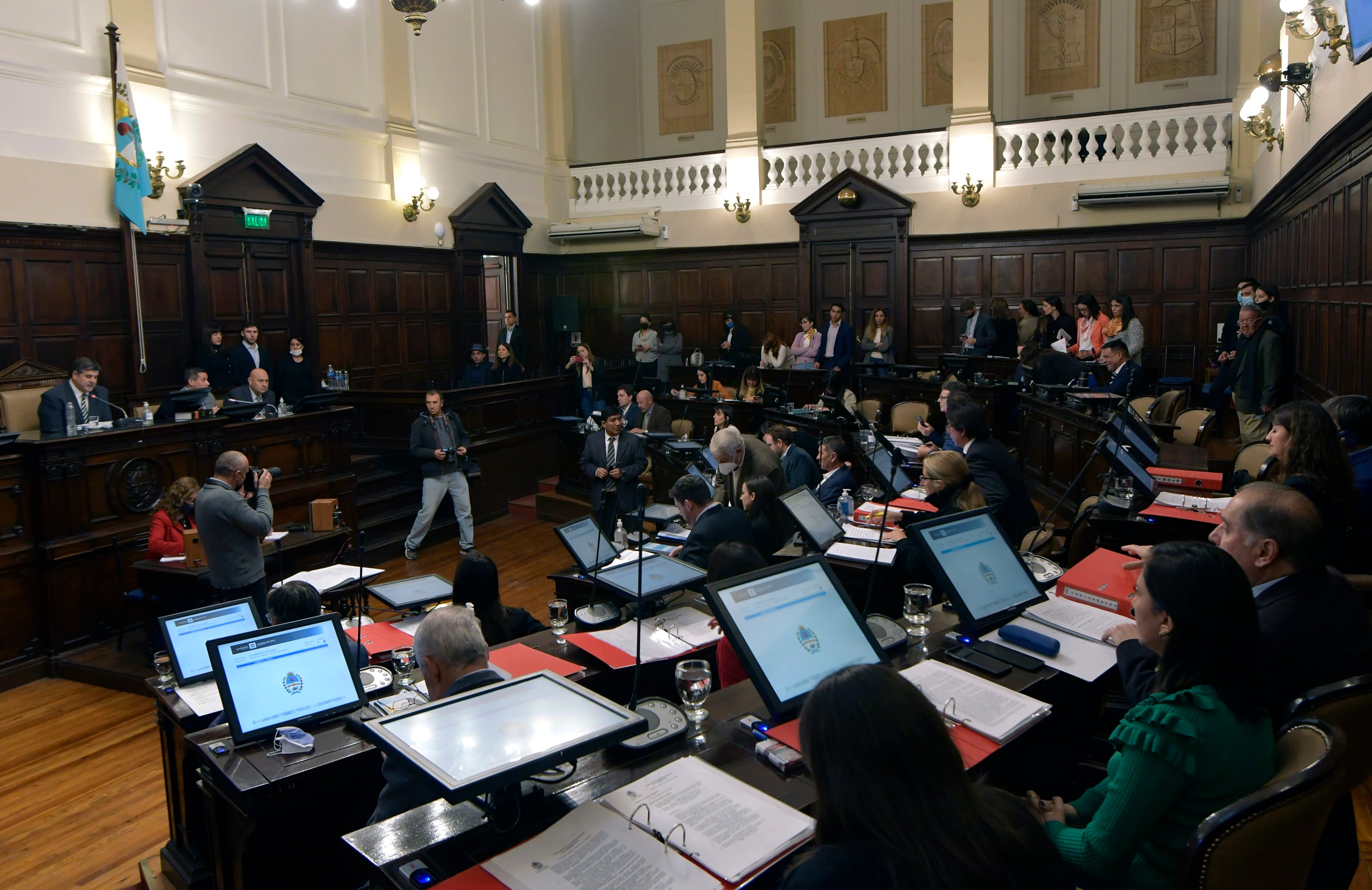 16  Mayo 2022 Política
Crisis sanitaria -  Senado provincial dio media sanción a la ley de Emergencia en Anestesiología. Hubo 36 votos positivos y solo 2 negativos de los senadores justicialistas Bartolomé Robles y Rafael Moyano.
Foto: Orlando Pelichotti - Los Andes