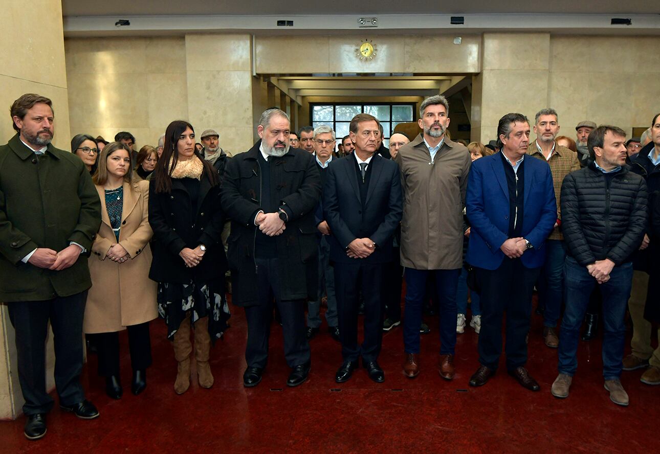 El Gobernador Rodolfo Suarez y autoridades de la Delegación de Asociaciones Israelitas Argentinas (DAIA) y la Sociedad Israelita de Beneficencia, participarán de la ceremonia del "DIA DE LA MEMORIA ACTIVA" para recordar y homenajear a las víctimas del atentado terrorista contra la AMIA.

Foto:  Orlando Pelichotti

